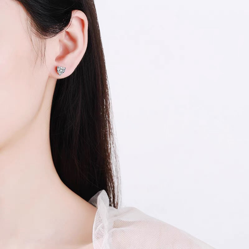 The Faye | Classic Heart Diamond Earrings