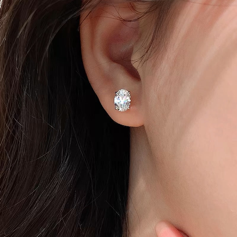The Perry | Oval Diamond Stud Earrings