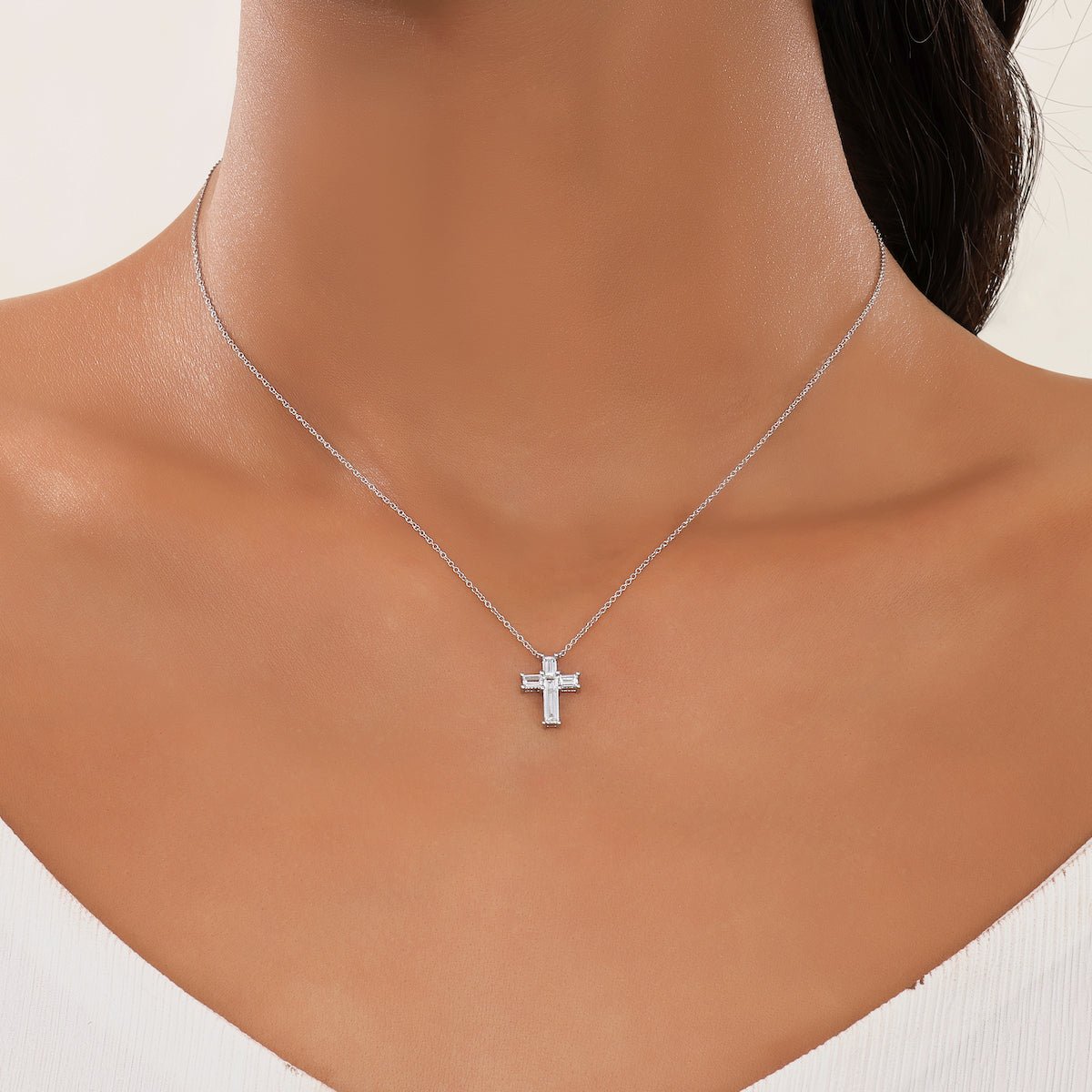 The Therese | Pendant Cross Diamond Necklace