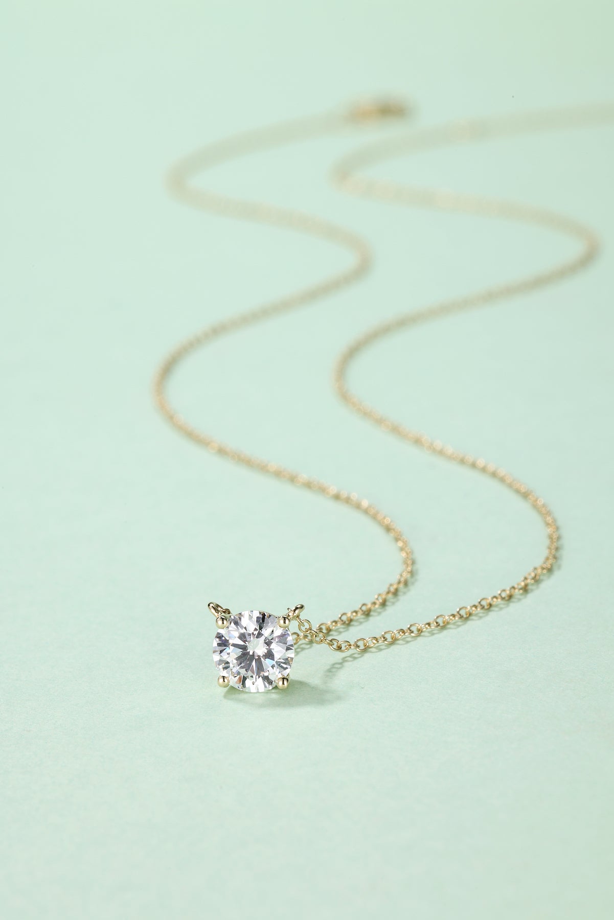 The Catherine | Pendant Round Diamond Necklace